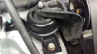 Замена опоры двигателя Mazda MPV  в Жуковском