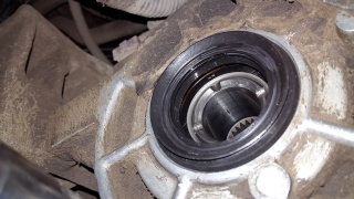 Замена сальника привода Mazda 323  в Жуковском