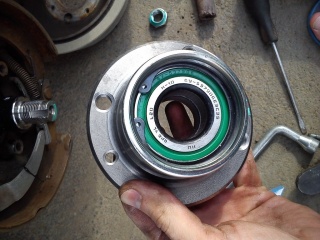 Замена подшипника ступицы Mazda CX-9  